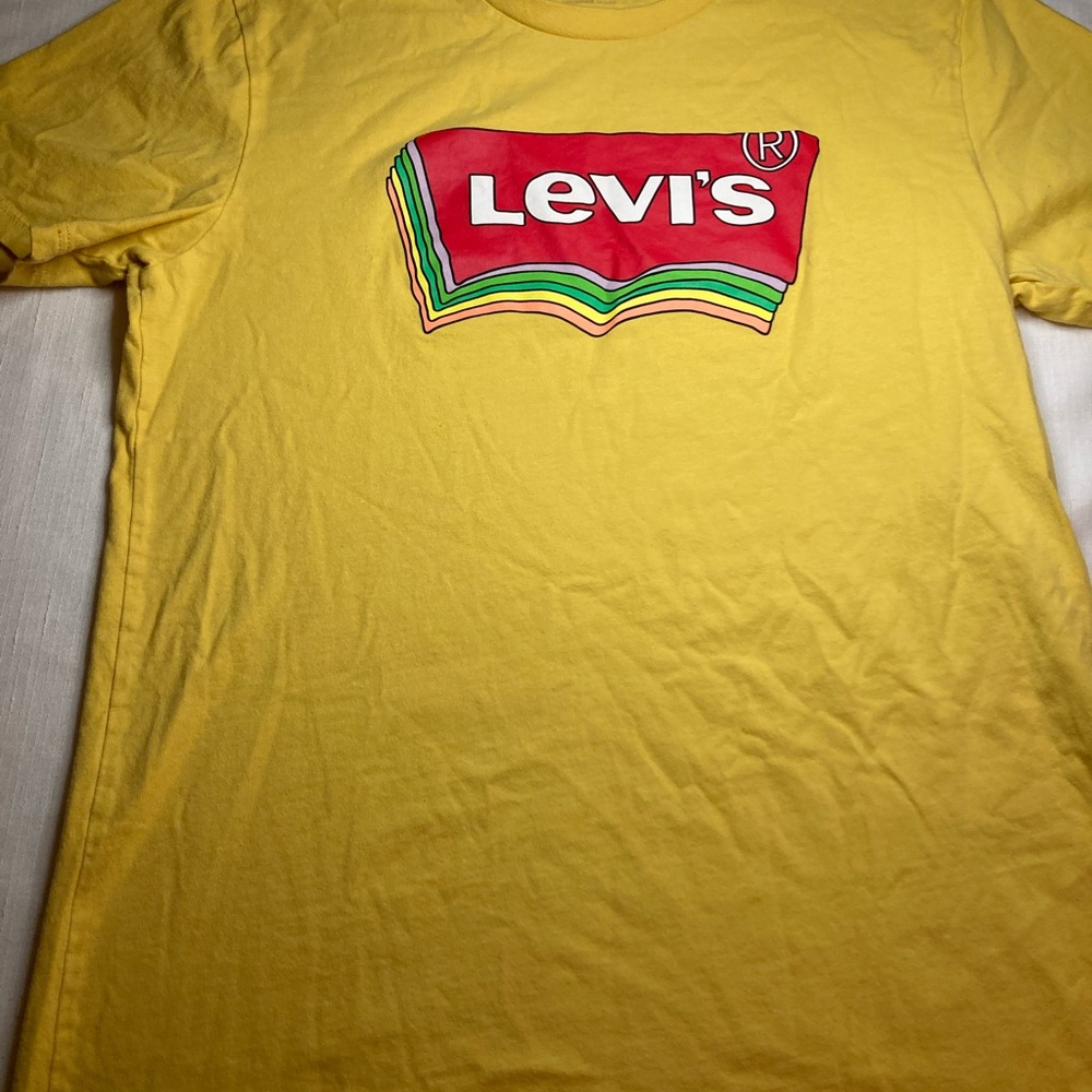 Levi's Vibrant Yellow Short Sleeve Tee